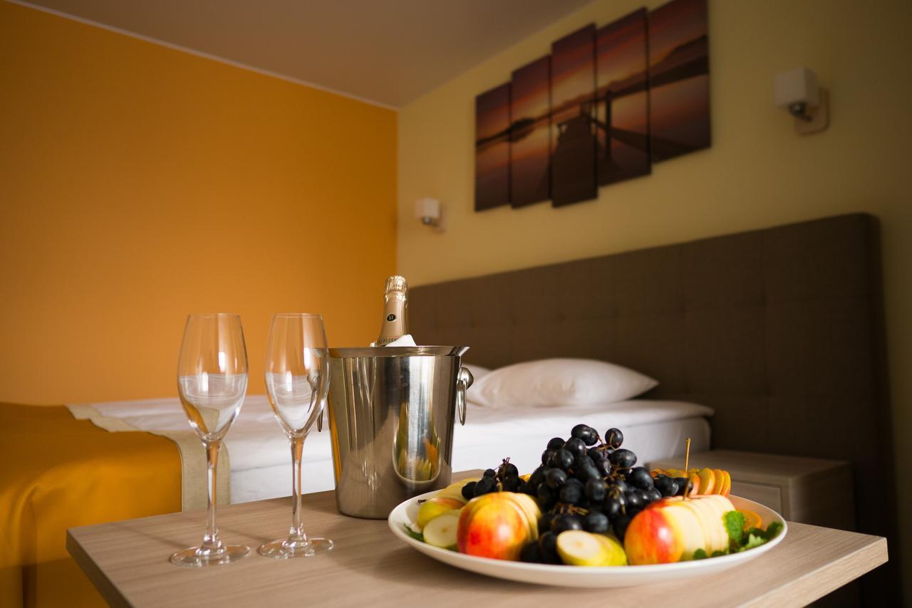 Liivarand Hotel Нарва-Йыэсуу Экстерьер фото