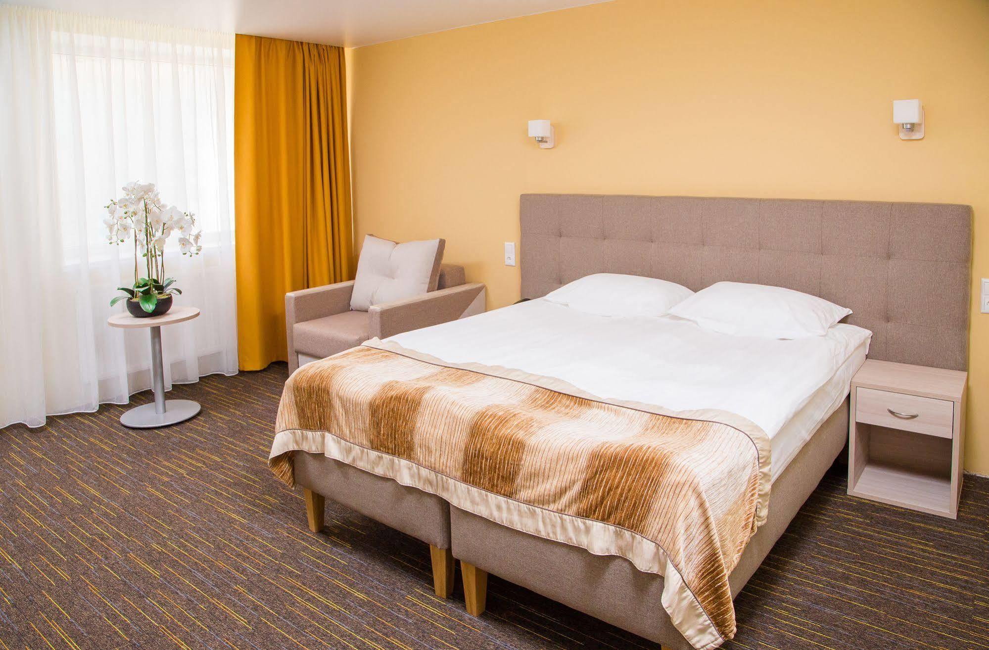 Liivarand Hotel Нарва-Йыэсуу Экстерьер фото