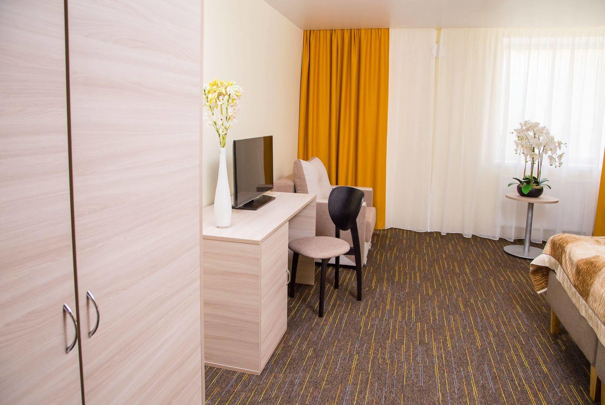 Liivarand Hotel Нарва-Йыэсуу Экстерьер фото